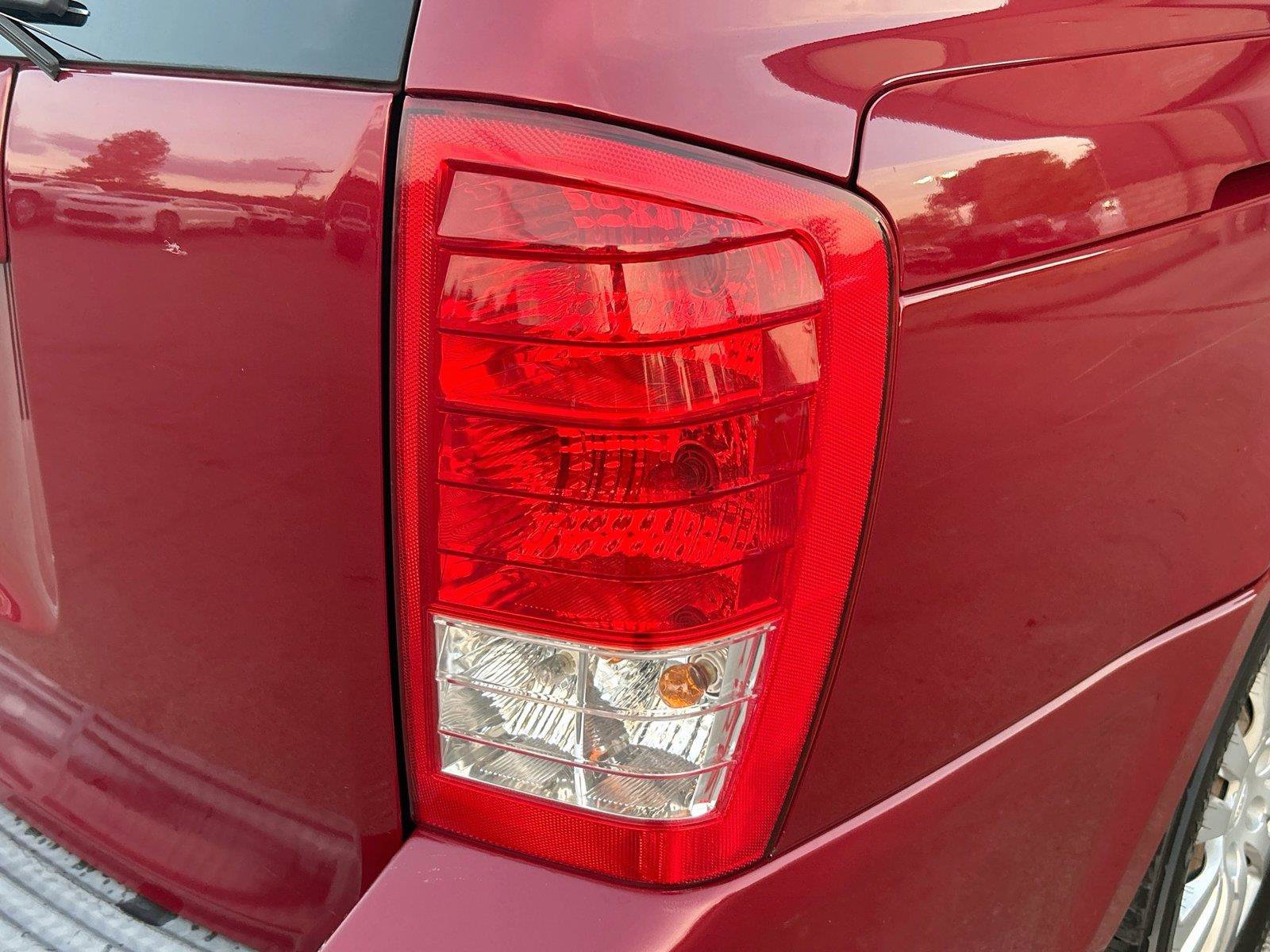 Used 2012 Kia Sedona LX FWD image 11