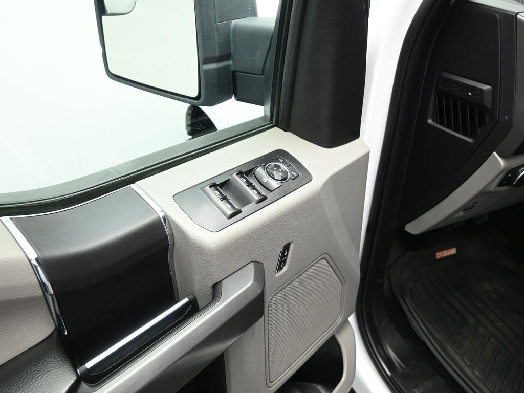 Used 2017 Ford F150 XLT image 9