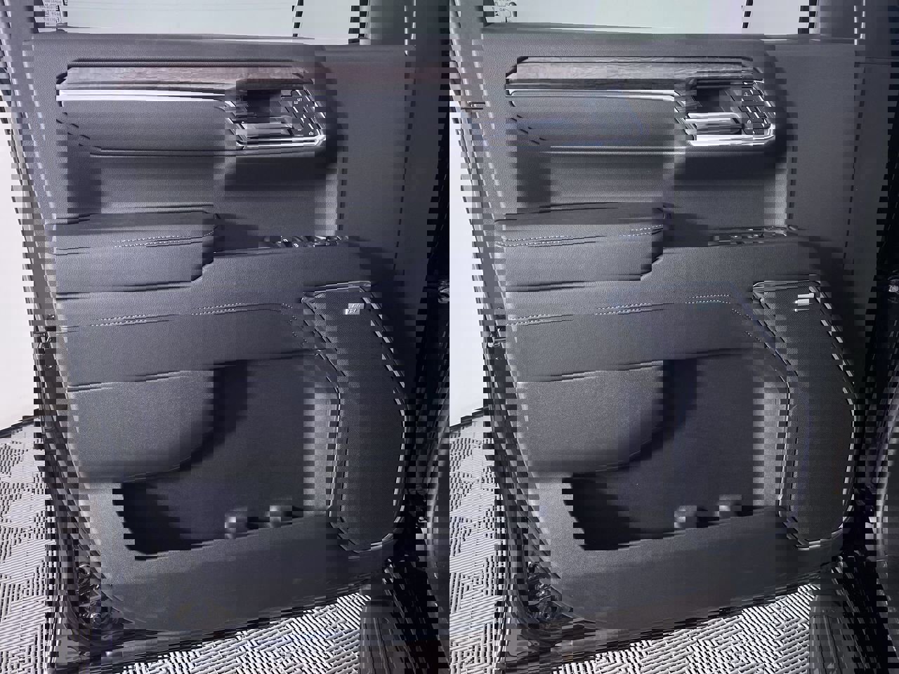 Certified 2024 Chevrolet Silverado 1500 LTZ w/ LTZ Premium Package image 12