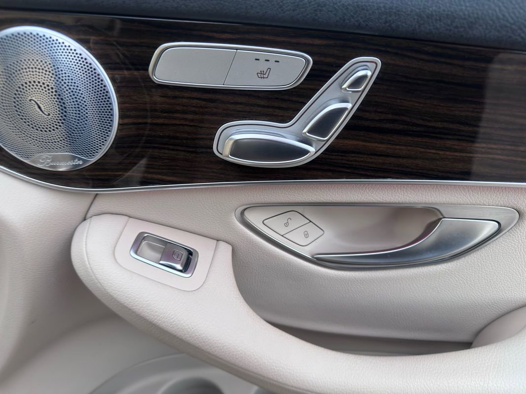 Used 2020 Mercedes-Benz GLC 300 4MATIC w/ Exterior Lighting Package image 31