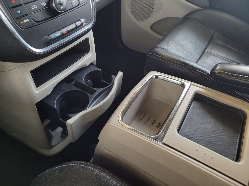 Used 2016 Chrysler Town & Country Touring FWD image 26