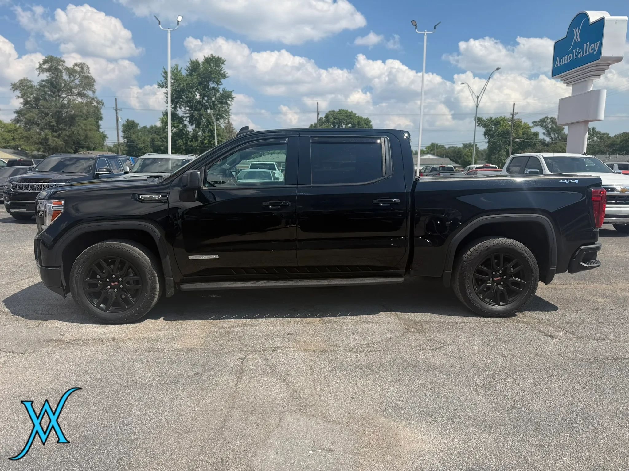 Used 2022 GMC Sierra 1500 Elevation w/ Preferred Package AWD/4WD image 4