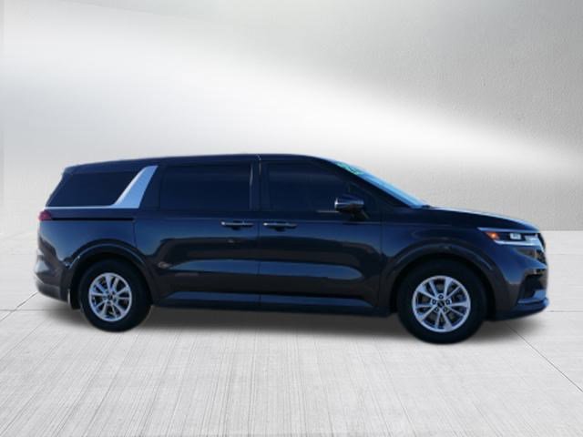 Used 2022 Kia Carnival LX image 2