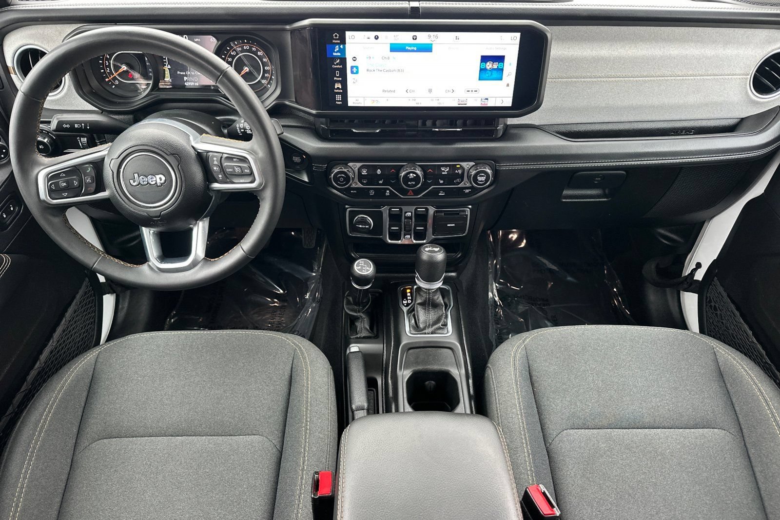 Used 2025 Jeep Wrangler Unlimited Sahara AWD/4WD image 12