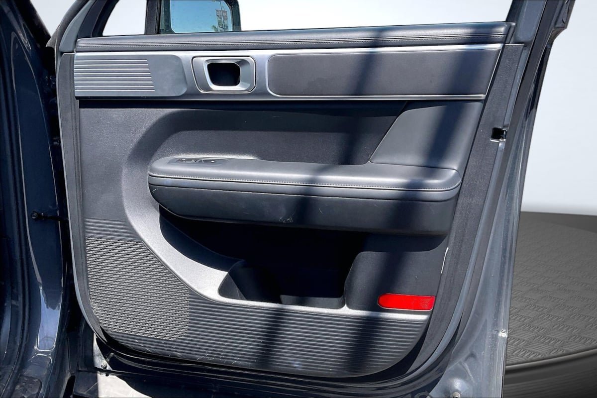 Used 2025 Hyundai Santa Fe SEL FWD image 24