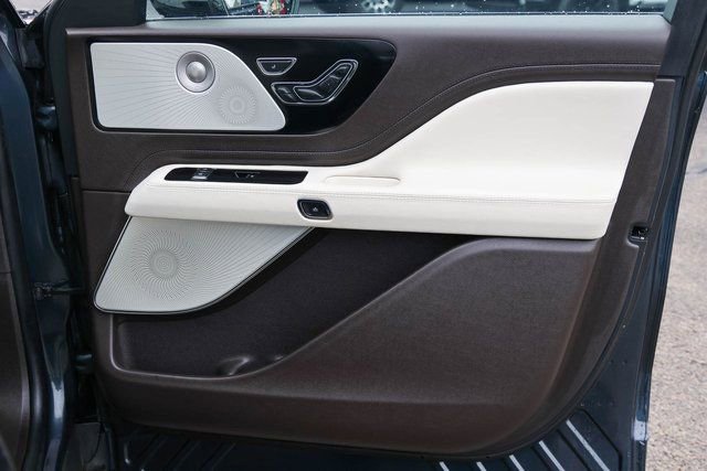 Used 2023 Lincoln Aviator Black Label w/ Class IV Trailer Tow Package image 18