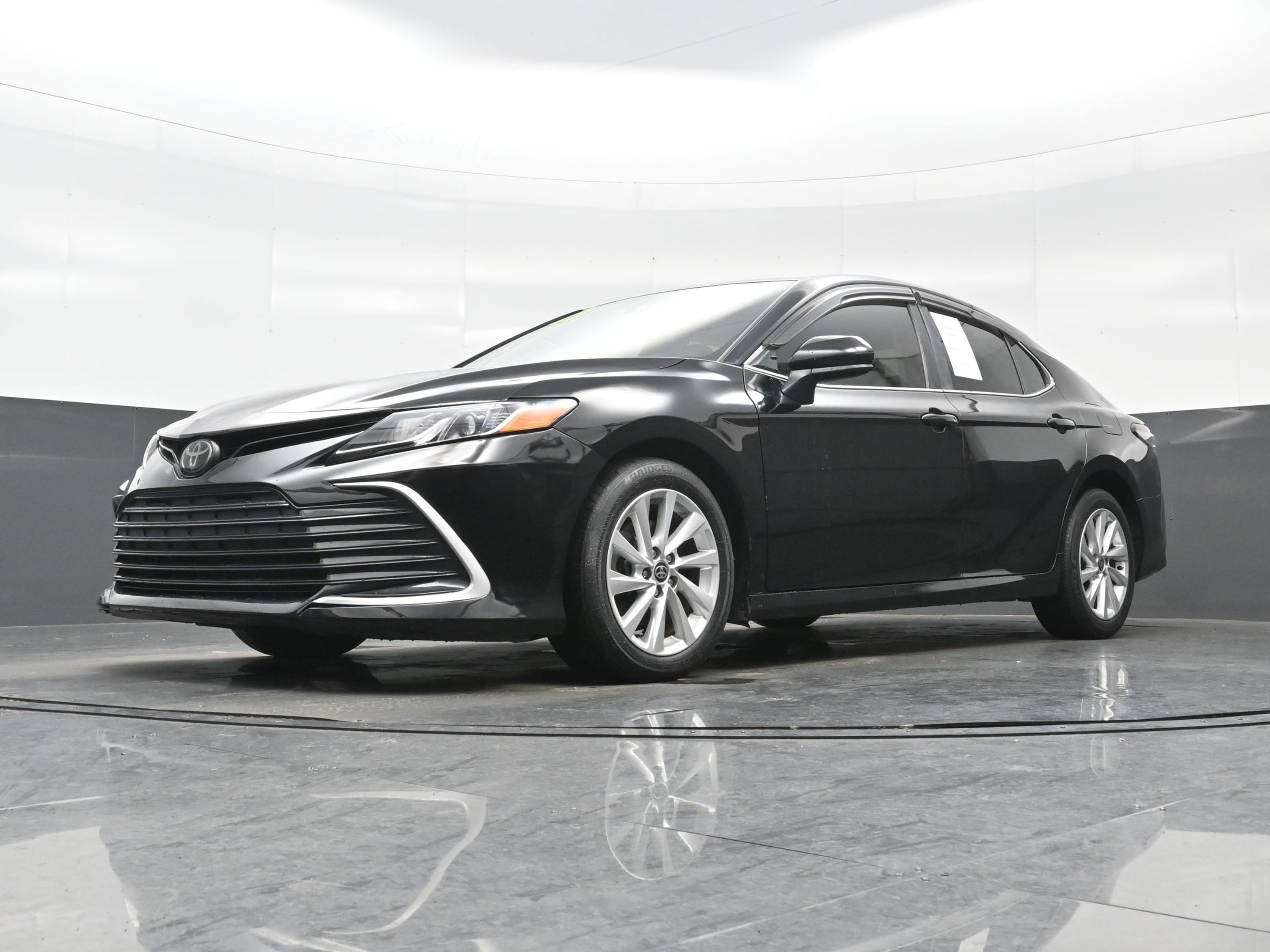 Used 2021 Toyota Camry LE image 24