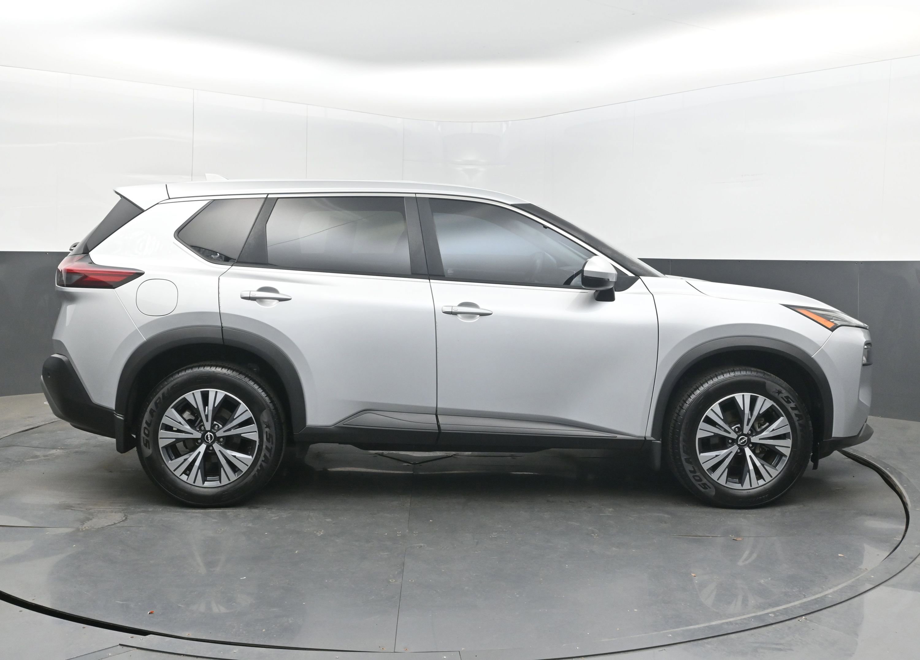 Used 2022 Nissan Rogue SV image 8