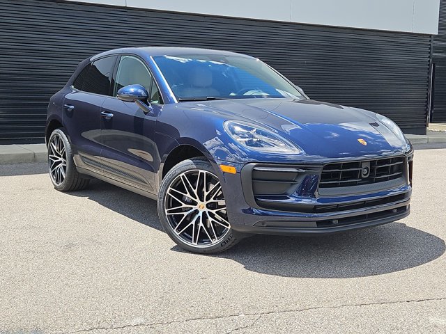 Certified 2023 Porsche Macan AWD/4WD image 3