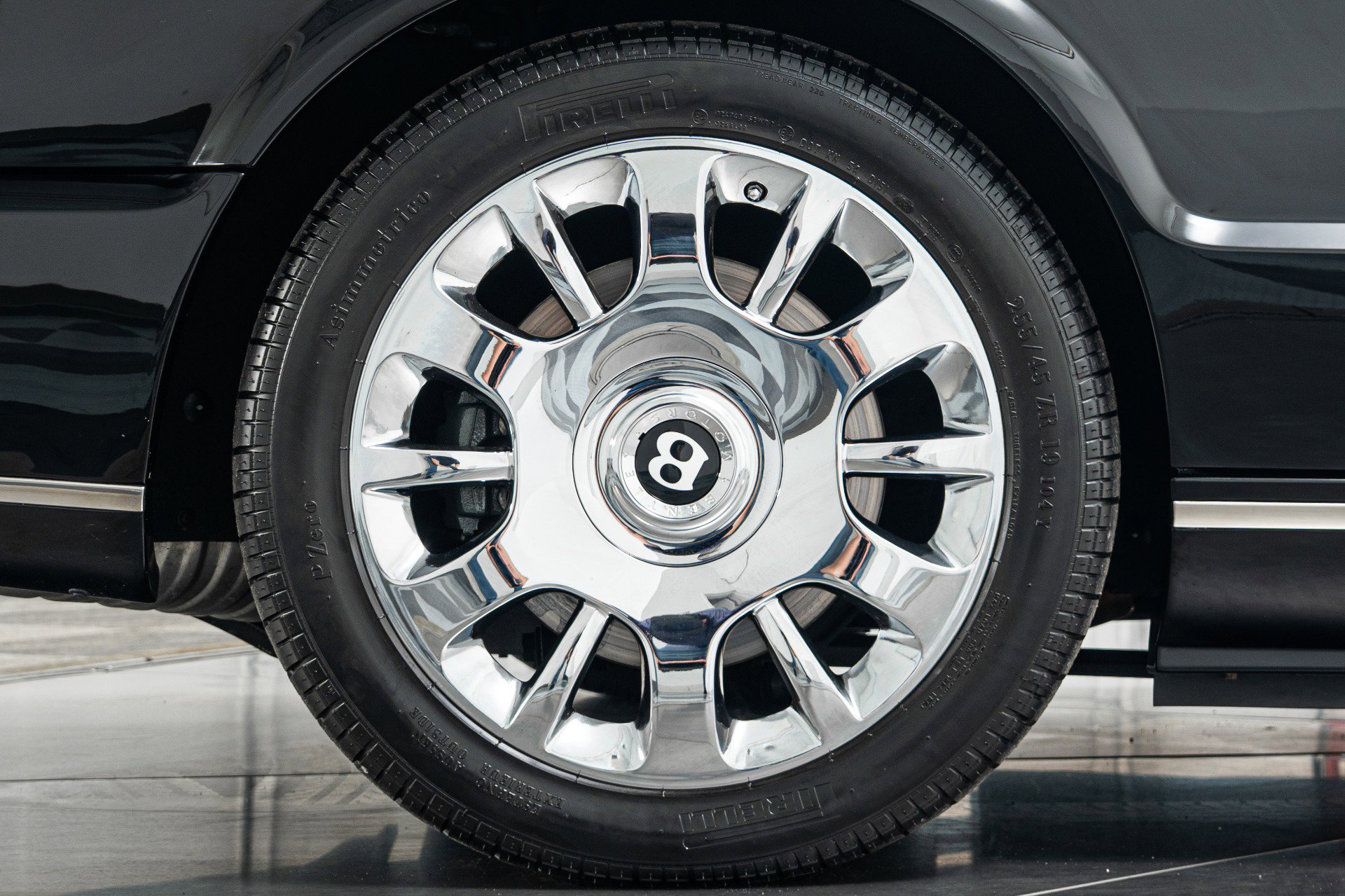 Used 2009 Bentley Azure RWD image 46