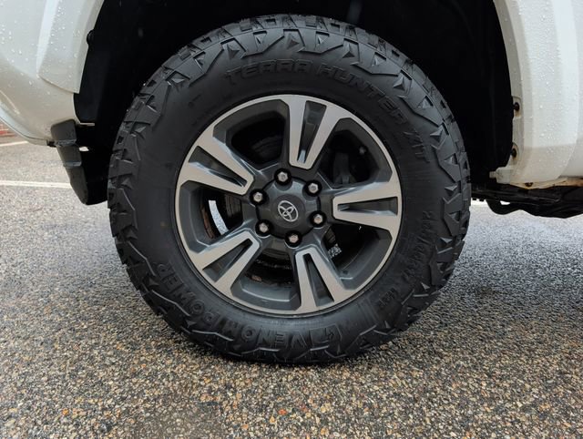 Used 2016 Toyota Tacoma TRD Sport w/ Towing Package AWD/4WD image 31