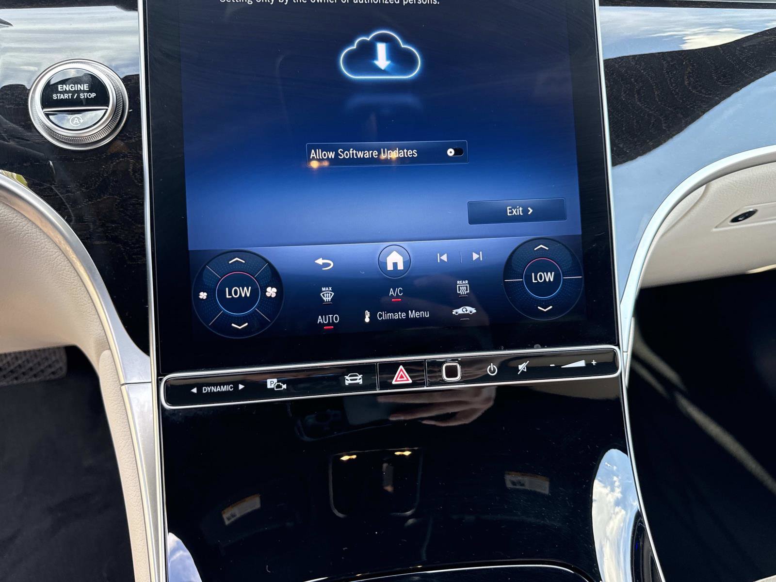 Used 2025 Mercedes-Benz GLC 300 image 27