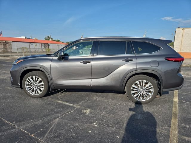 Used 2023 Toyota Highlander Platinum FWD image 5