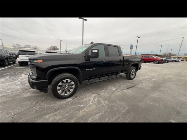 Used 2024 Chevrolet Silverado 2500 Custom w/ Custom Value Package image 4