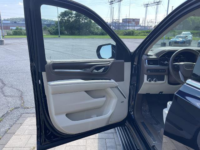 Used 2021 GMC Yukon Denali w/ Denali Premium Package image 18