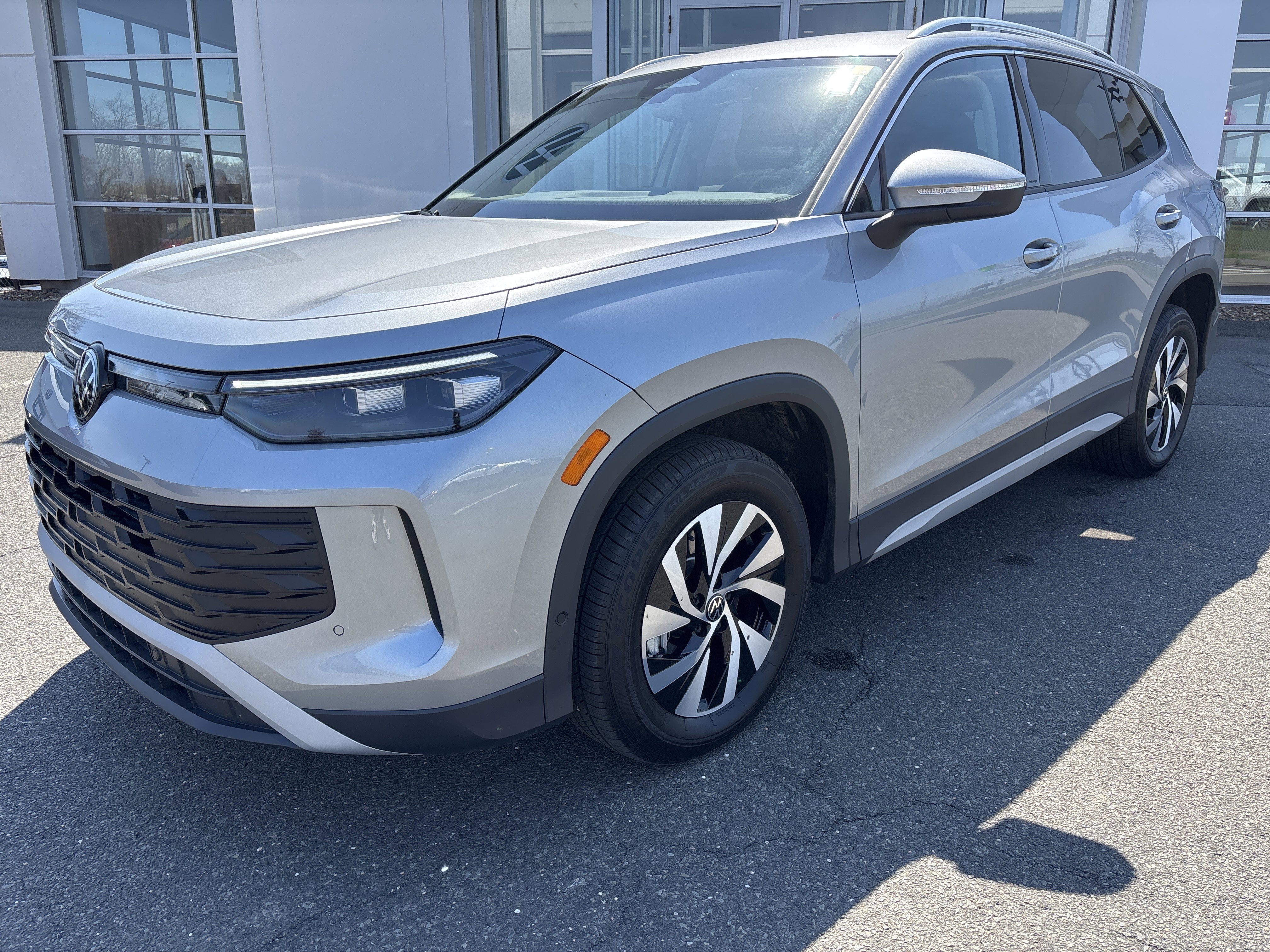 Used 2025 Volkswagen Tiguan S image 3