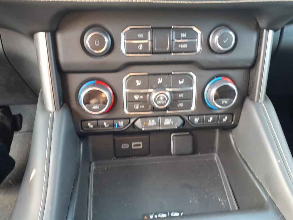 Used 2024 Chevrolet Suburban Premier image 12