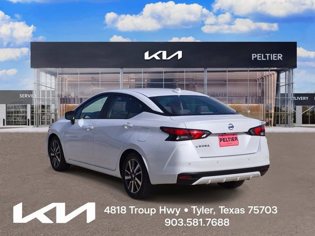 Used 2022 Nissan Versa SV FWD image 4