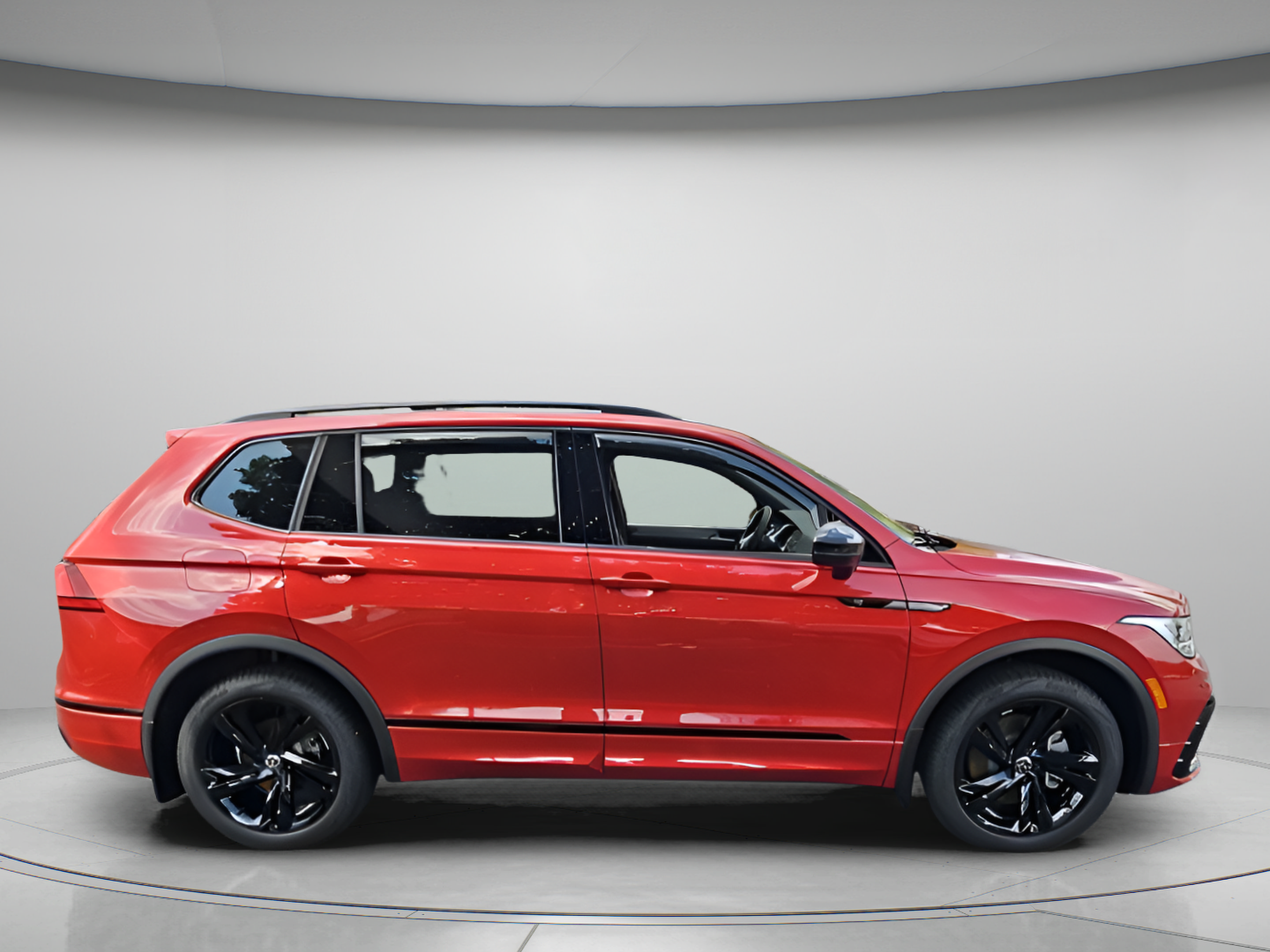 Used 2024 Volkswagen Tiguan SE R-Line FWD image 6
