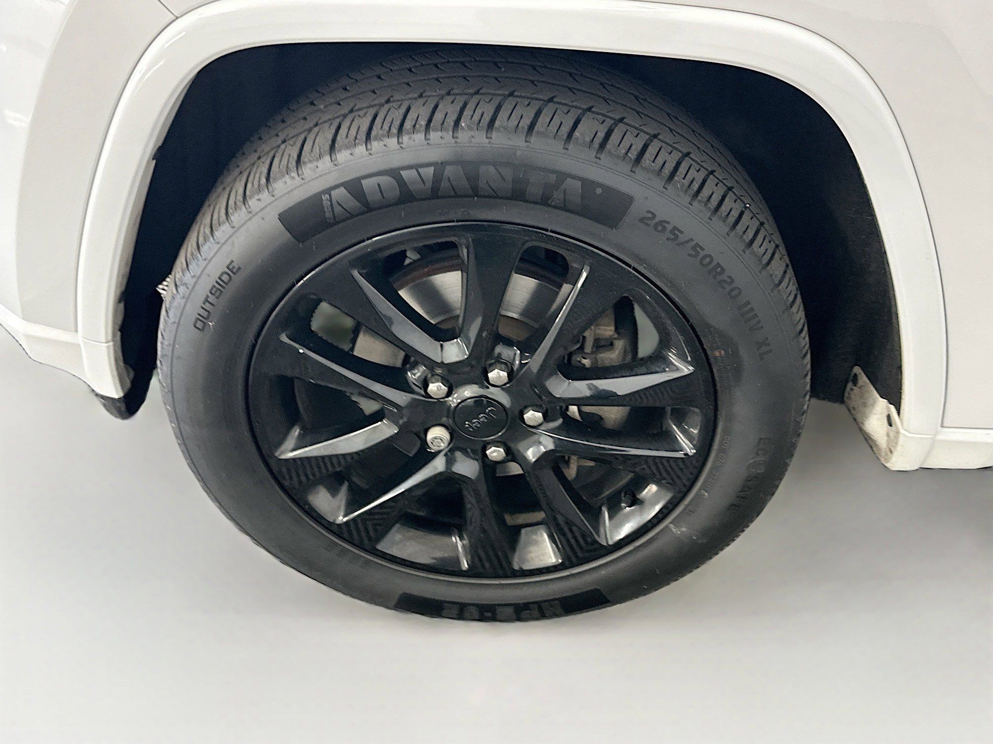 Used 2018 Jeep Grand Cherokee Altitude AWD/4WD image 11