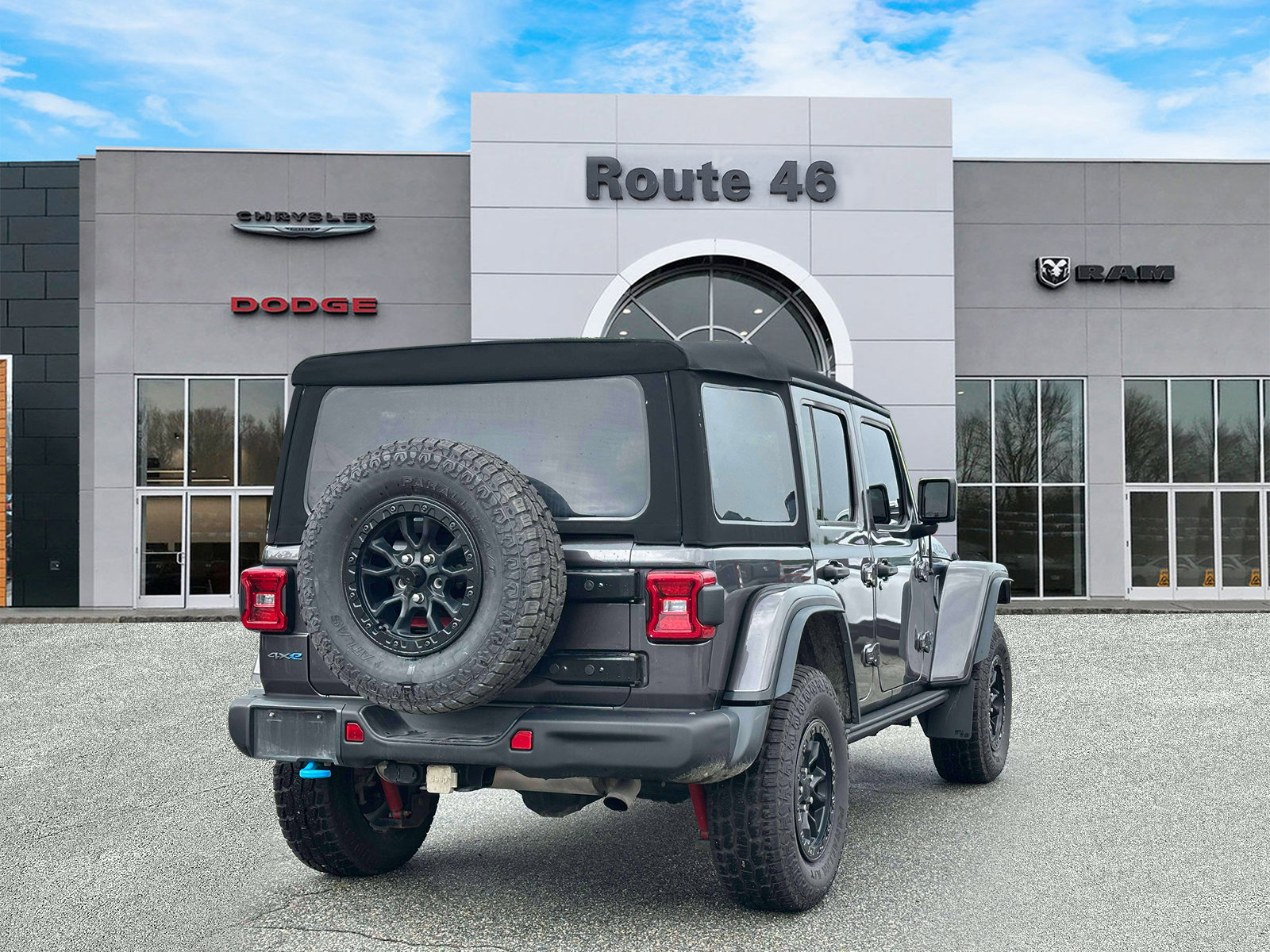 Used 2023 Jeep Wrangler Unlimited Rubicon 4xe AWD/4WD image 5