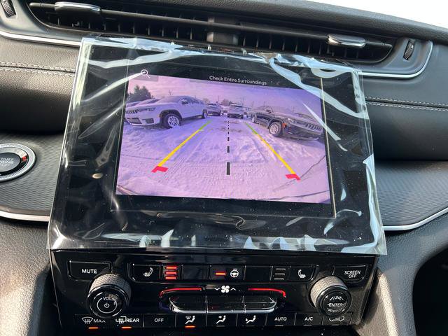 New 2025 Jeep Grand Cherokee Altitude image 13