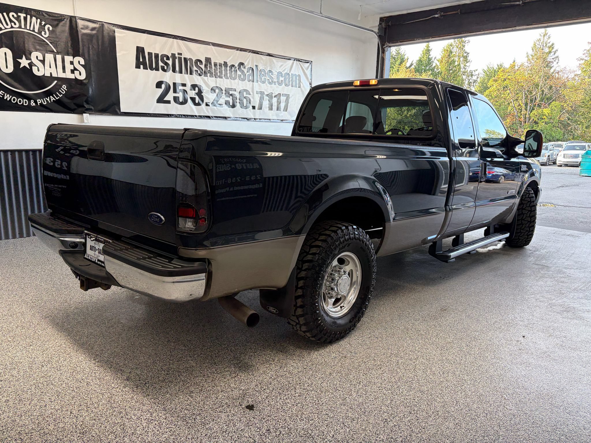 Used 2004 Ford F250 Lariat RWD image 3