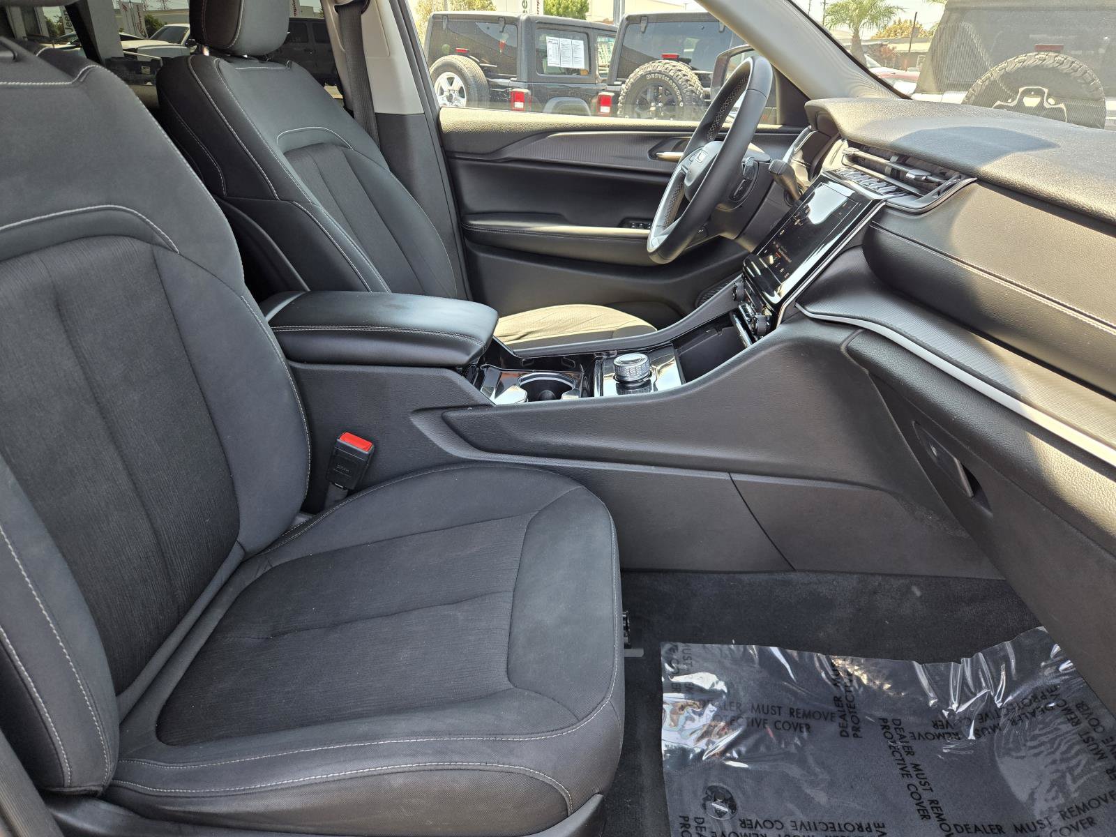 Used 2023 Jeep Grand Cherokee Laredo RWD image 31