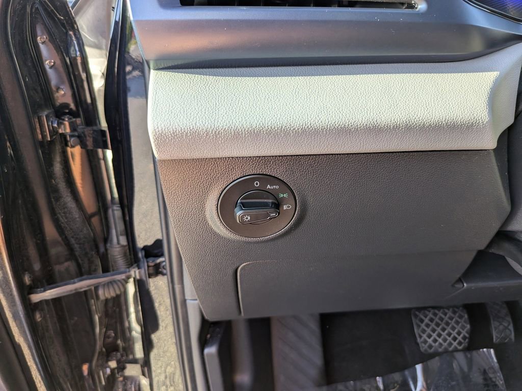 Certified 2023 Volkswagen Taos SE FWD image 24