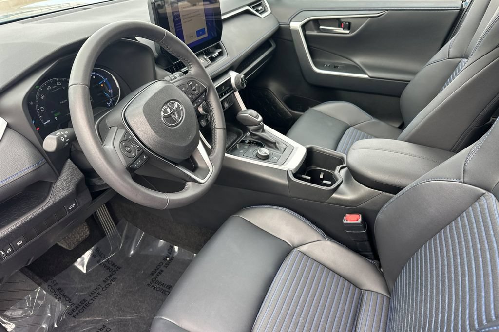 Used 2024 Toyota RAV4 XSE AWD/4WD image 10