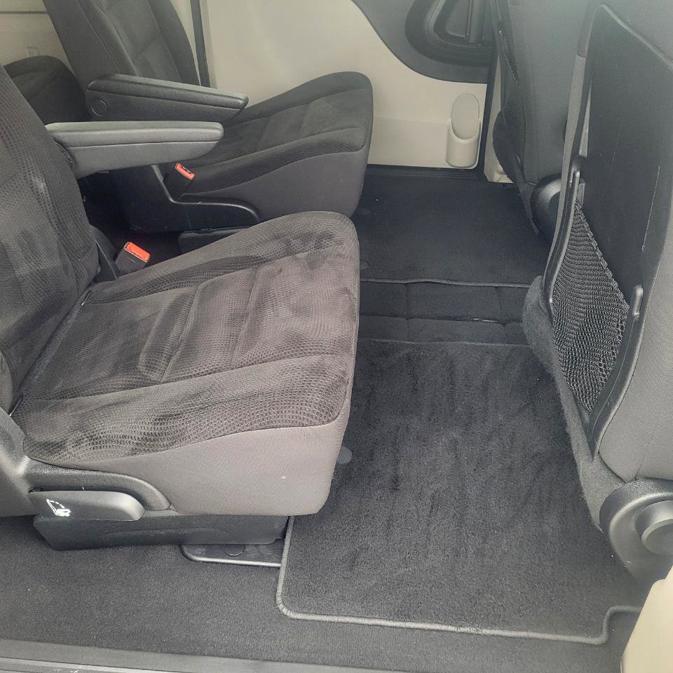 Used 2019 Dodge Grand Caravan SE w/ UConnect Hands-Free Group image 23