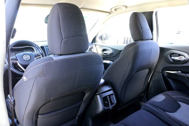 Used 2015 Jeep Cherokee Sport image 23