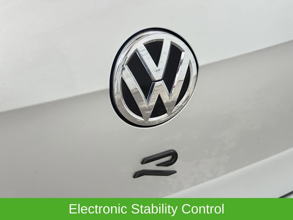 Used 2016 Volkswagen Golf 4-Door image 16