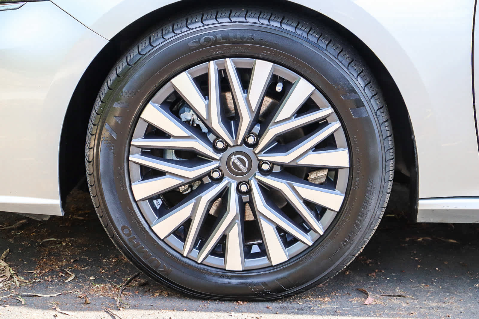 Used 2024 Nissan Altima 2.5 SV FWD image 11