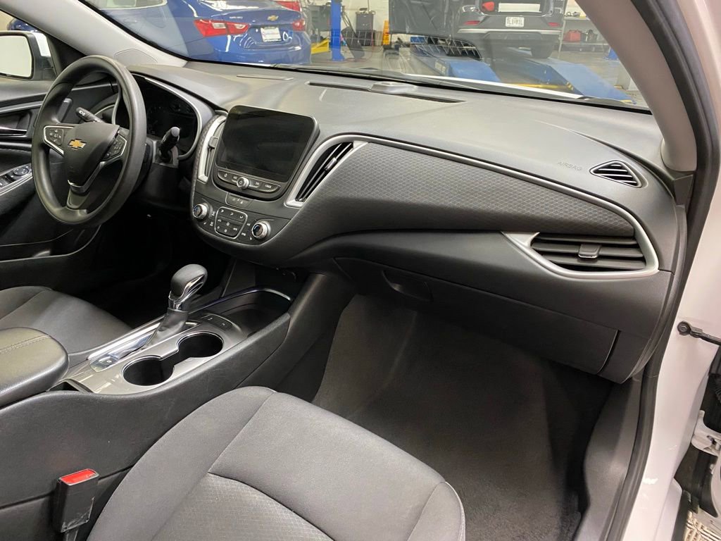 Used 2024 Chevrolet Malibu LT image 14
