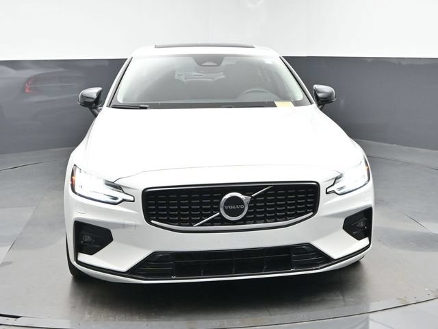 Used 2025 Volvo S60 B5 Core FWD image 2