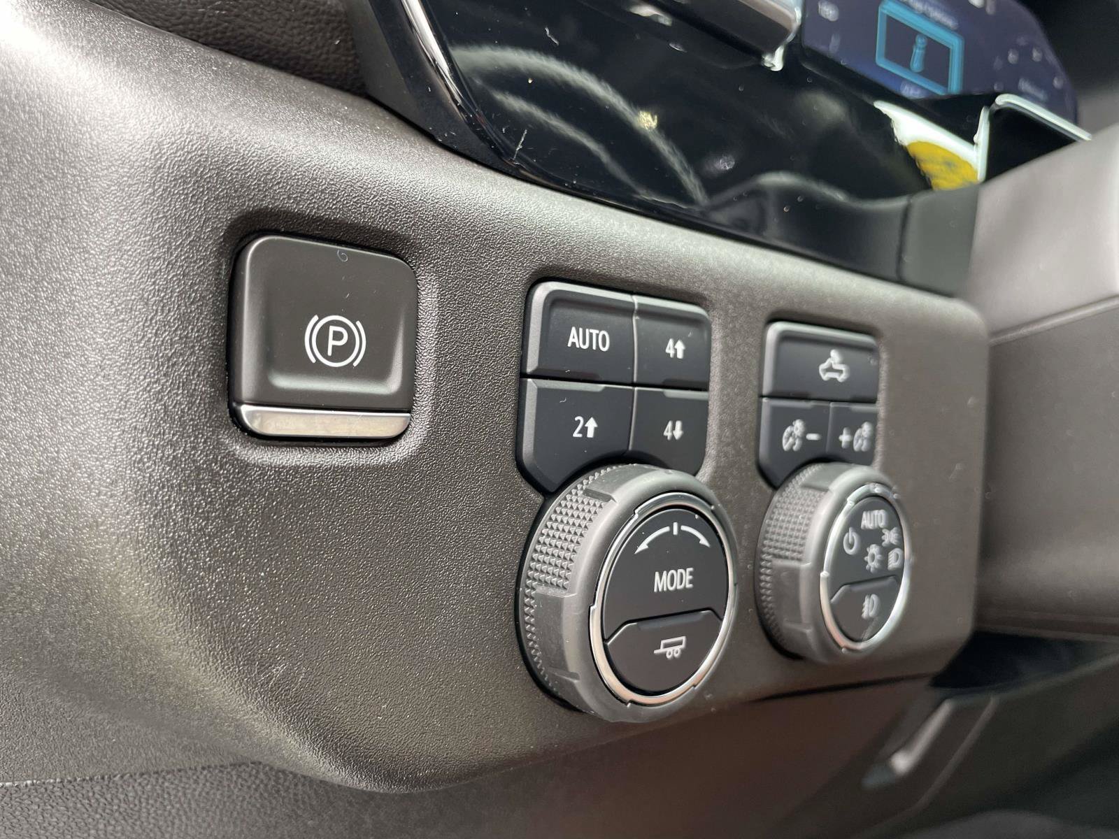 Used 2024 Chevrolet Silverado 1500 RST w/ Z71 Off-Road Package AWD/4WD image 17