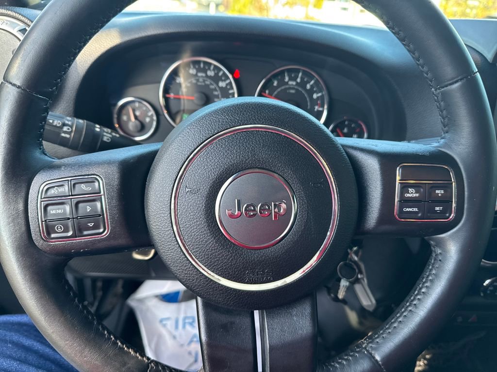 Used 2016 Jeep Wrangler Unlimited Rubicon w/ Connectivity Group image 17