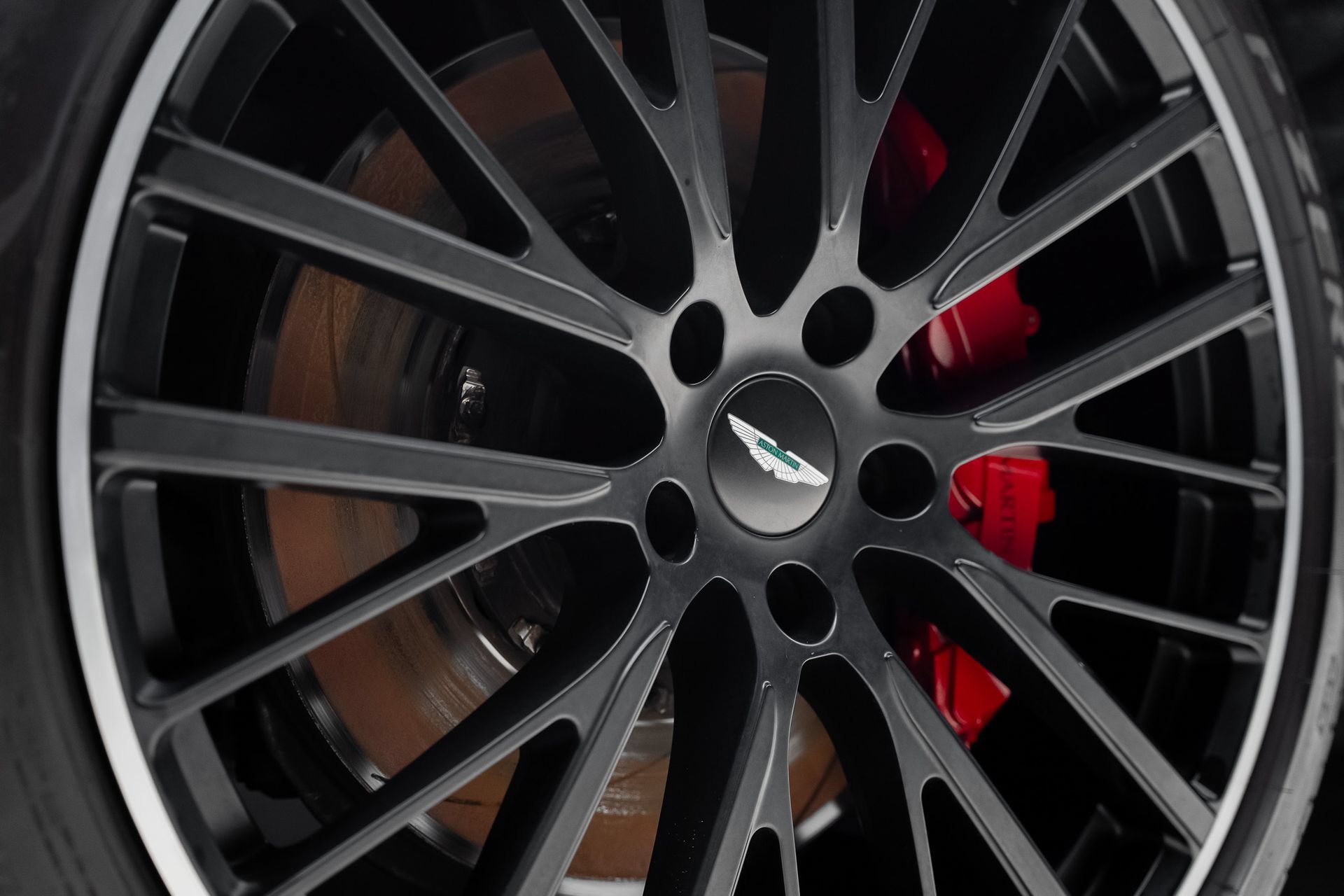Used 2022 Aston Martin DBX AWD/4WD image 23