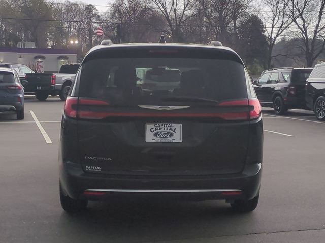 Used 2022 Chrysler Pacifica Touring-L image 12