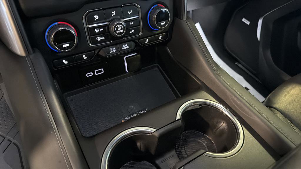 Used 2024 Chevrolet Suburban Z71 w/ Luxury Package image 33