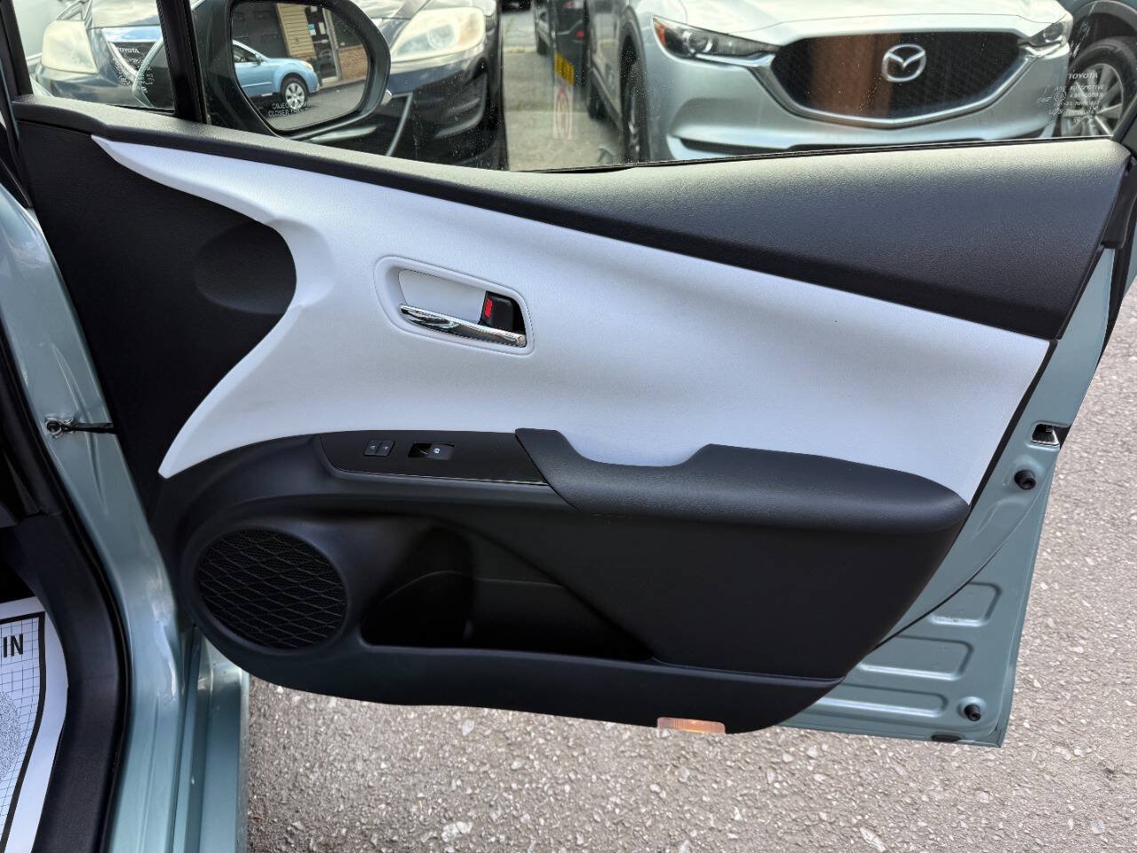 Used 2017 Toyota Prius One FWD image 31