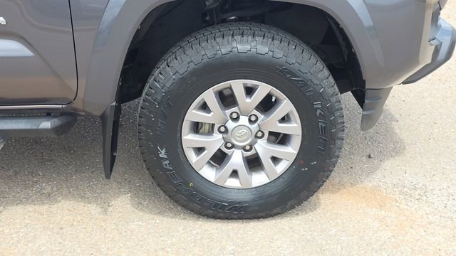 Used 2017 Toyota Tacoma SR5 w/ Tow Package RWD image 31
