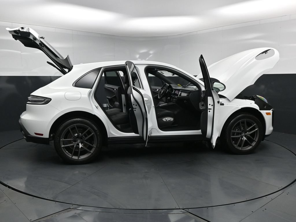 New 2026 Porsche Macan Turbo AWD/4WD image 31