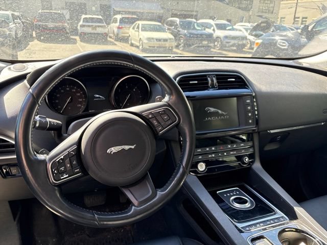 Used 2017 Jaguar F-PACE Premium AWD/4WD image 6