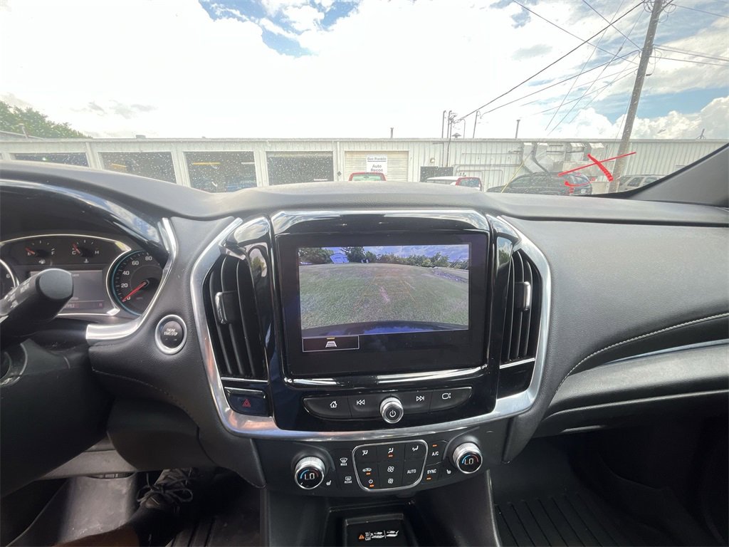 Used 2022 Chevrolet Traverse LT image 16