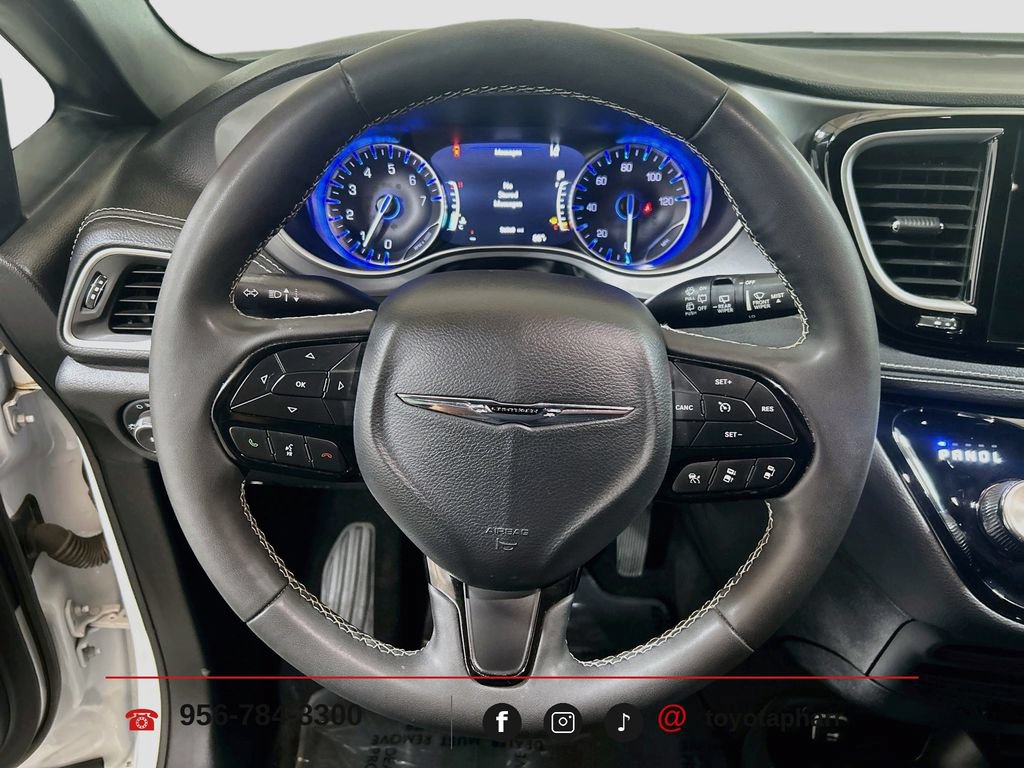 Used 2024 Chrysler Pacifica Touring-L w/ S Appearance Package FWD image 10