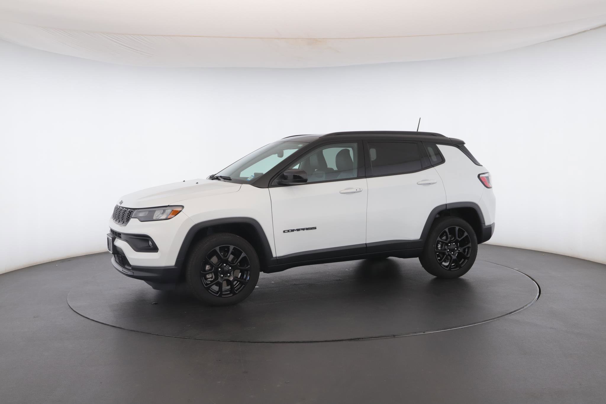 Used 2024 Jeep Compass Latitude w/ Sun and Sound Group AWD/4WD image 42