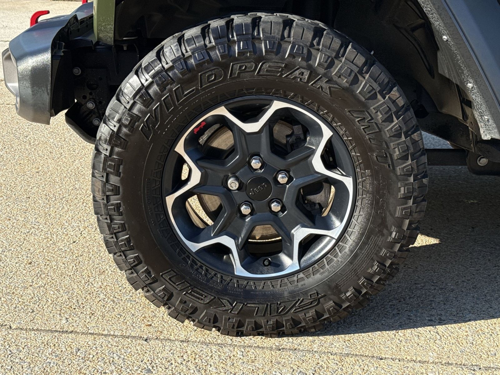 Used 2023 Jeep Gladiator Rubicon w/ LED Lighting Group AWD/4WD image 13