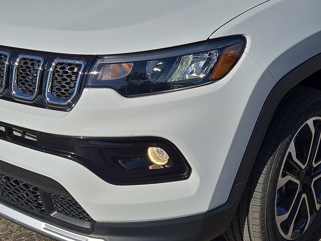 Used 2023 Jeep Compass Limited image 10